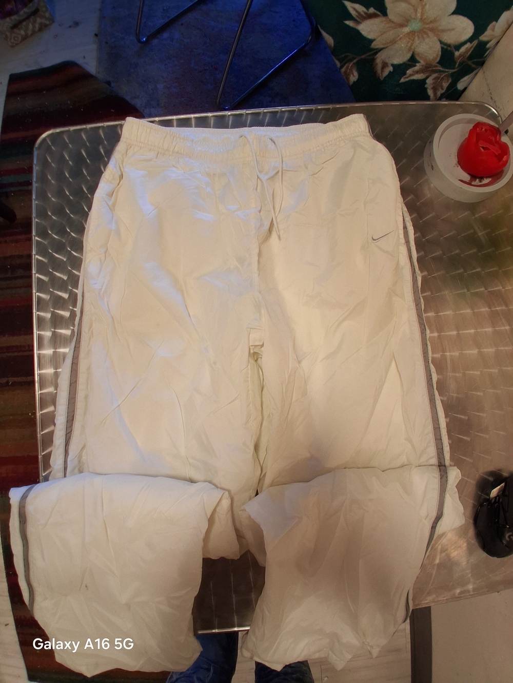 Y2k Baggy Nike White Sweatpants with Side Stripe